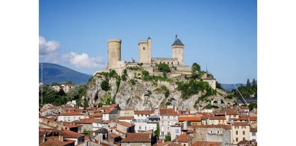 Les sites à visiter : Châteaux médiévaux, Grottes, Villages, lacs et spots nature, Que faut-il absolument voir en Ariège Pyrénées ? Qu'est-ce qui est immanquable, incroyable, (...)