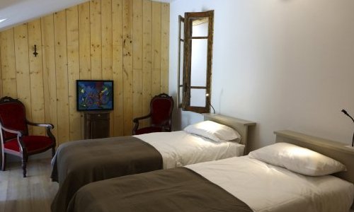 Possibilité d'accueillir en nuitée 48 personnes dans note domaine