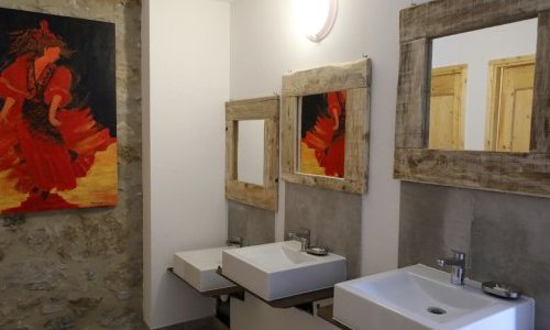 Notre domaine est équipée de plusieurs salles d'eaux accessibles à tous