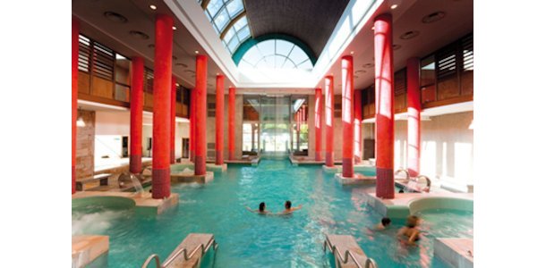 Bien être, Idéal pour les fins de journées sportives, les Bains du Couloubret ont une eau thermale chaude, (...)